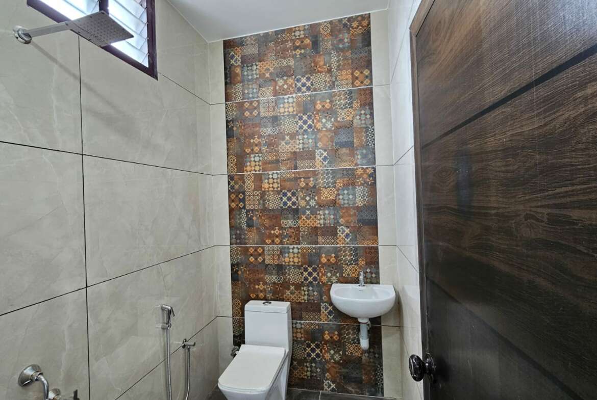 3bhk-house-for-sale-in-vip-garden-4